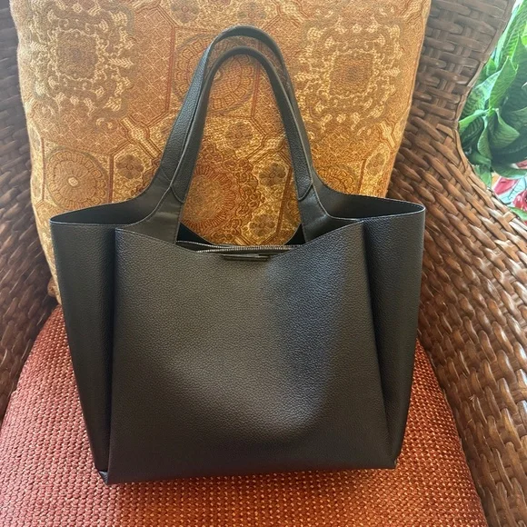 DKNY BLACK VEGAN LEATHER WILLA TOTE - Picture 2 of 5
